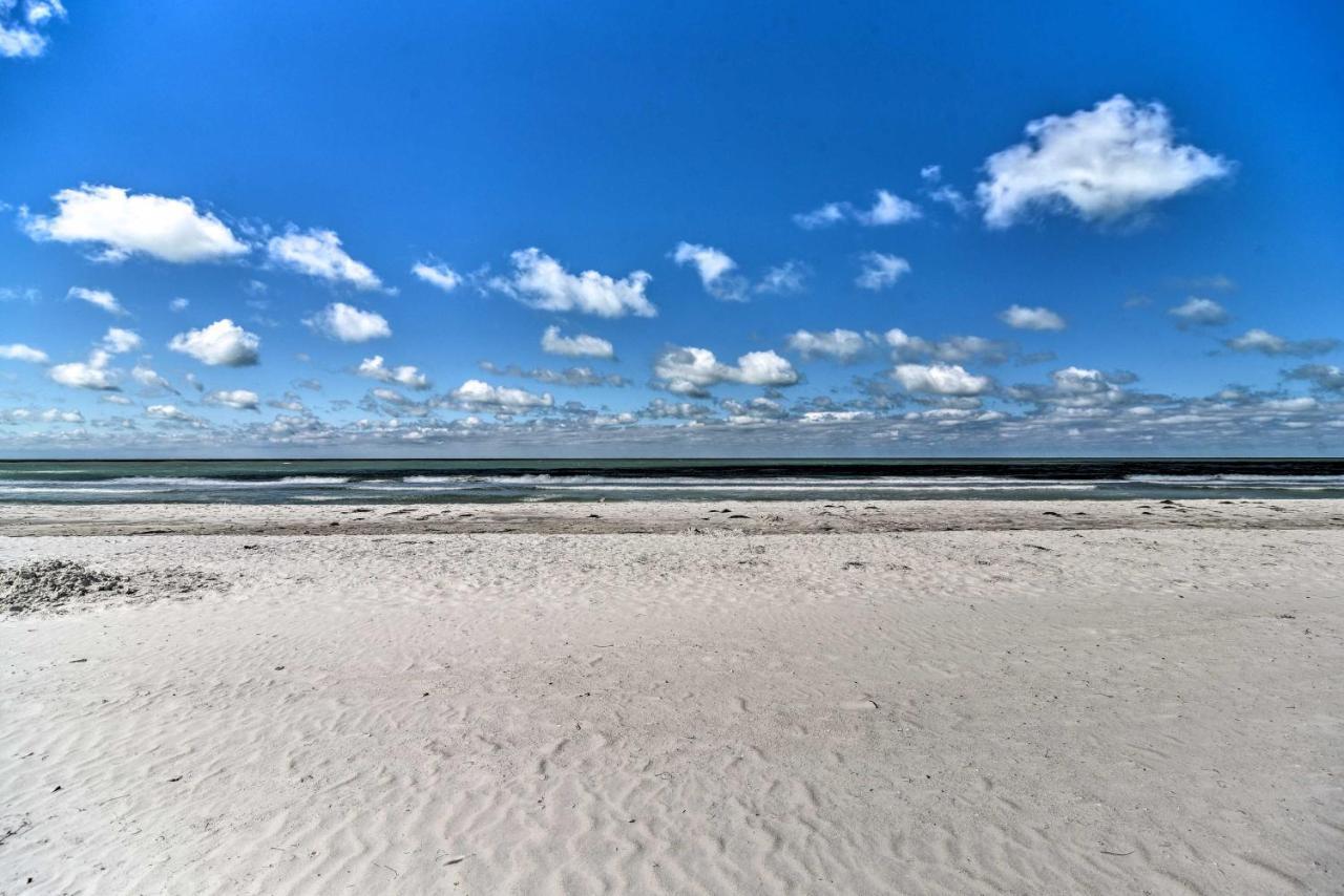 Sun-Soaked Coastal Hideaway - Steps To Beach! Clearwater Beach Eksteriør bilde